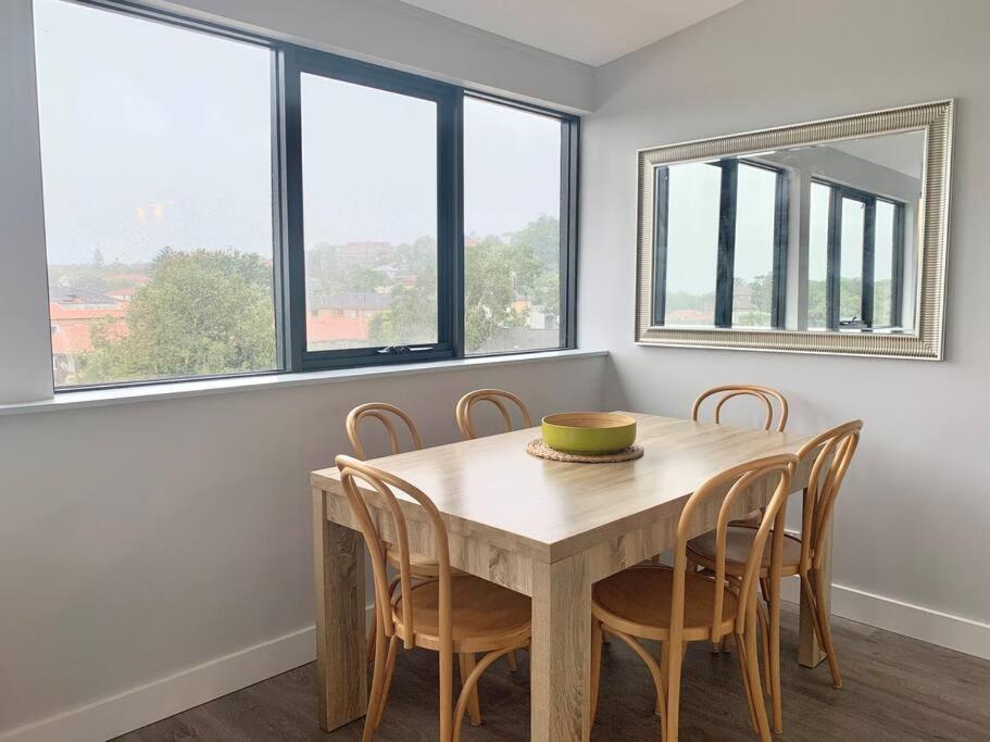 Apartment Nicely Located Three Bedroom In Bondi Beach.